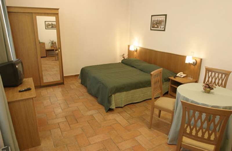 1 4* Prague